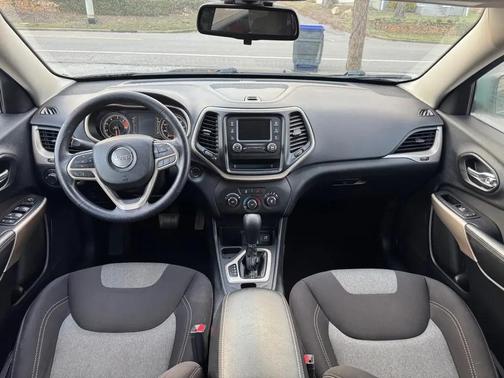2017 Jeep Cherokee Sport