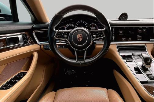 Carrara White Metallic 2018 Porsche Panamera 4