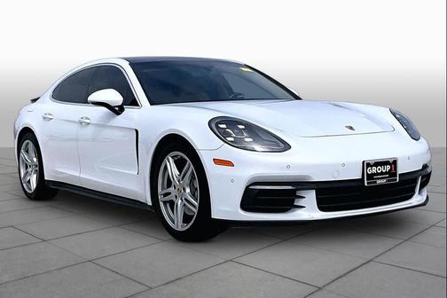 Carrara White Metallic 2018 Porsche Panamera 4