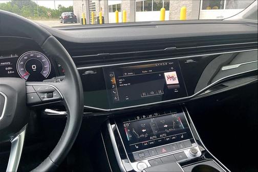 Samurai Gray Metallic 2020 Audi Q7 55 Premium Plus