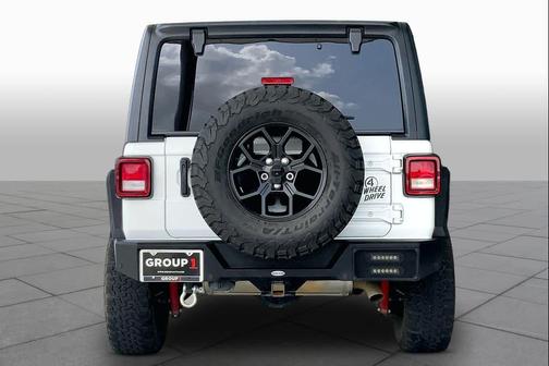 Bright White Clearcoat 2024 Jeep Wrangler Willys