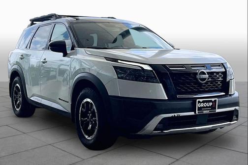 Pearl White Tricoat/Super Black 2024 Nissan Pathfinder Rock Creek 4WD