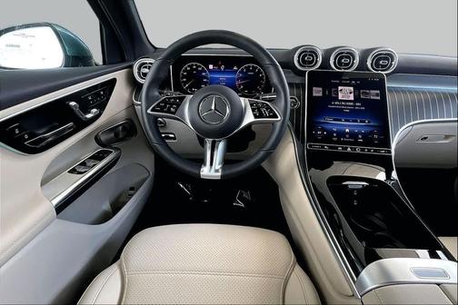 Verde Silver Metallic 2026 Mercedes-Benz GLC 300 4MATIC