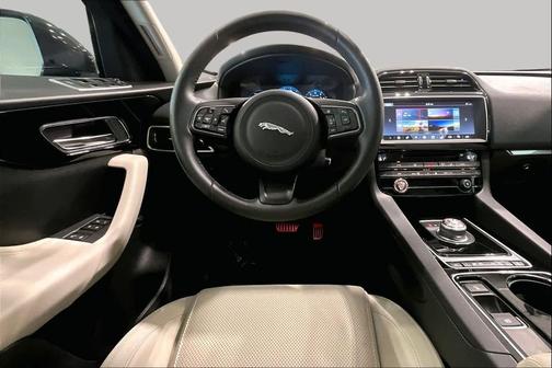 Odyssey Red Metallic 2017 Jaguar F-PACE 35t Prestige