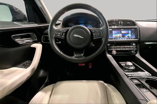 Odyssey Red Metallic 2017 Jaguar F-PACE 35t Prestige