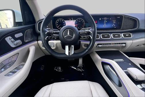 MANUFAKTUR Moonlight White Metallic 2025 Mercedes-Benz GLS 450 4MATIC