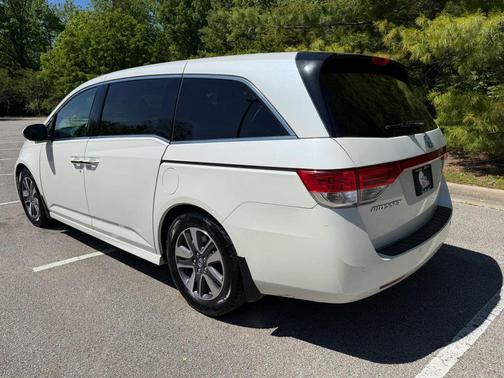 White Diamond Pearl 2016 Honda Odyssey Touring