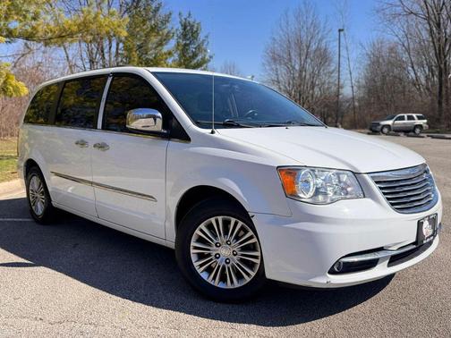2015 Chrysler Town & Country Touring-L