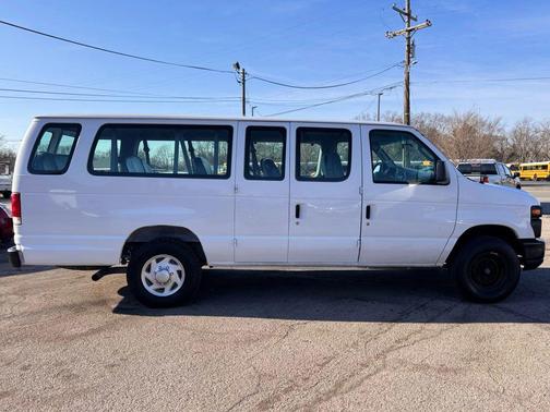 2008 Ford E350 Super Duty XL Wagon