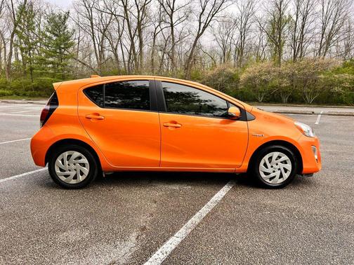 2016 Toyota Prius c Two