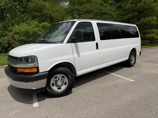 Summit White 2019 Chevrolet Express 3500 LT