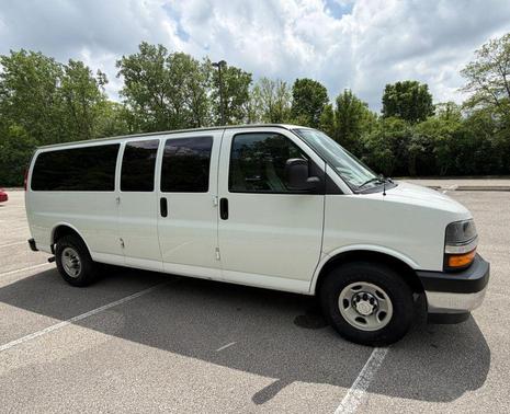 Summit White 2019 Chevrolet Express 3500 LT