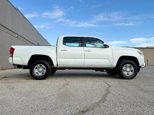 2017 Toyota Tacoma SR