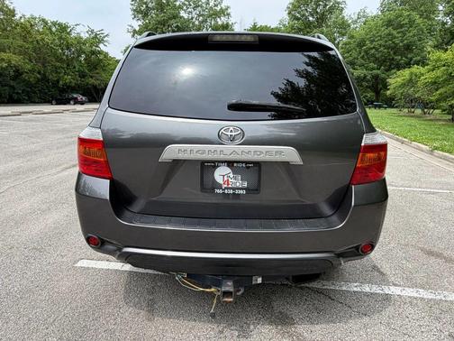 Magnetic Gray Metallic 2010 Toyota Highlander SE