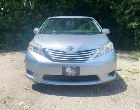 2016 Toyota Sienna LE