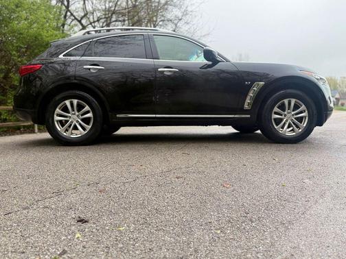 2016 INFINITI QX70 Base
