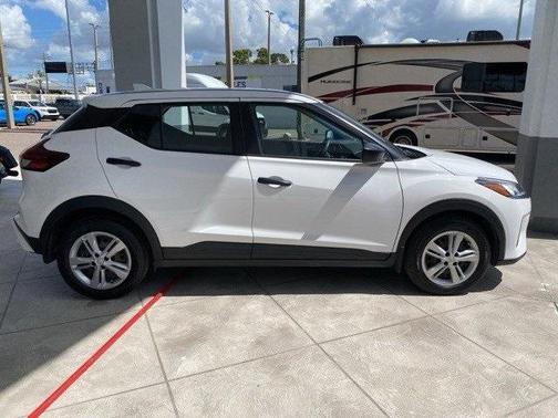 2022 Nissan Kicks S
