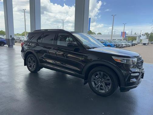 Agate Black 2023 Ford Explorer XLT