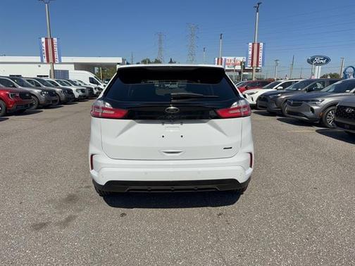 2022 Ford Edge SE