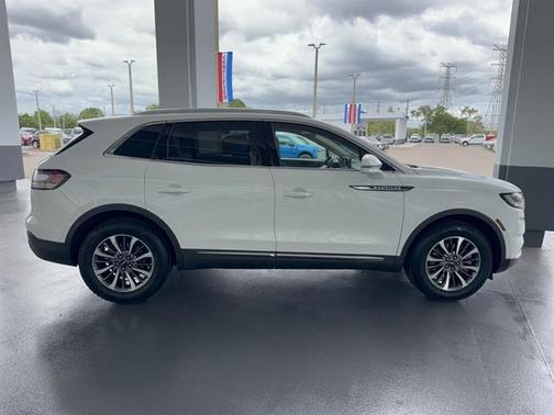 Pristine White 2022 Lincoln Nautilus Standard