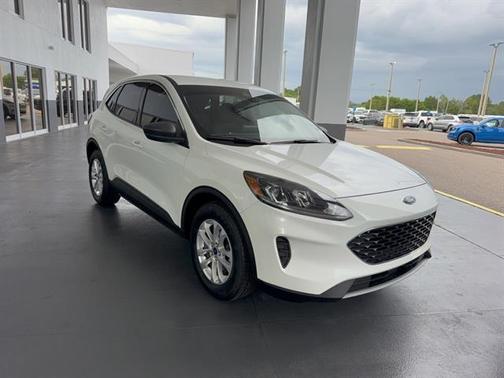Star White 2022 Ford Escape SE