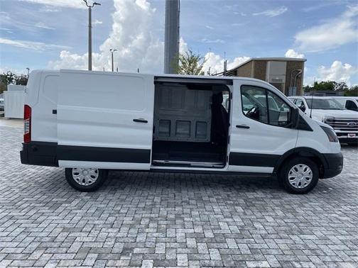 2025 Ford E-Transit Base