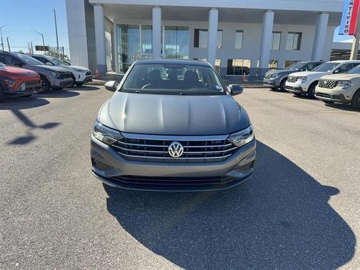 Platinum Gray Metallic 2021 Volkswagen Jetta 1.4T SE