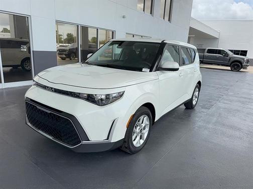 Snow White Pearl 2025 Kia Soul LX