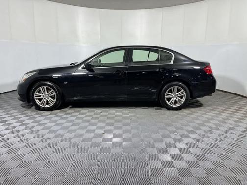 2015 INFINITI Q40 Base