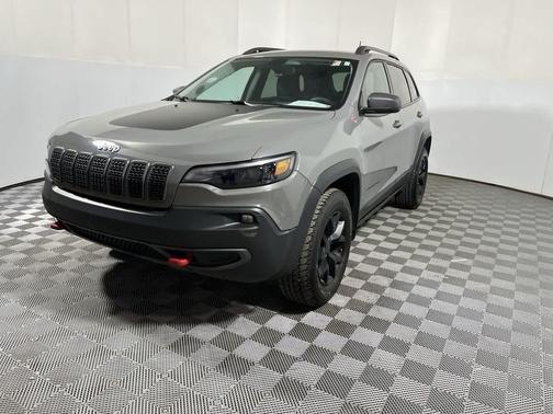 Sting-Gray Clearcoat 2019 Jeep Cherokee Trailhawk