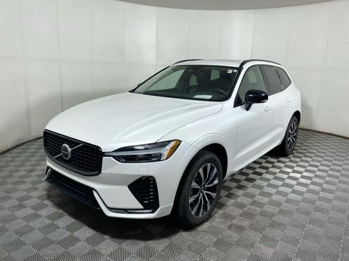 2024 Volvo XC60 B5 Core Dark Theme