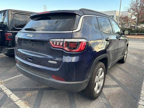 Photo 5 of 10 of 2020 Jeep Compass Latitude