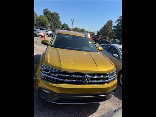 Photo 4 of 4 of 2020 Volkswagen Passat 2.0T R-Line