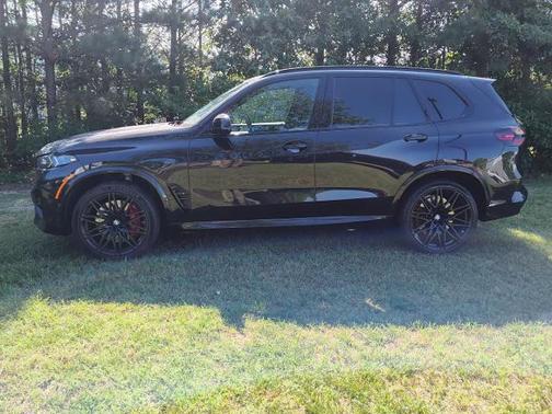 Black Sapphire Metallic 2024 BMW X5 COMPETITION