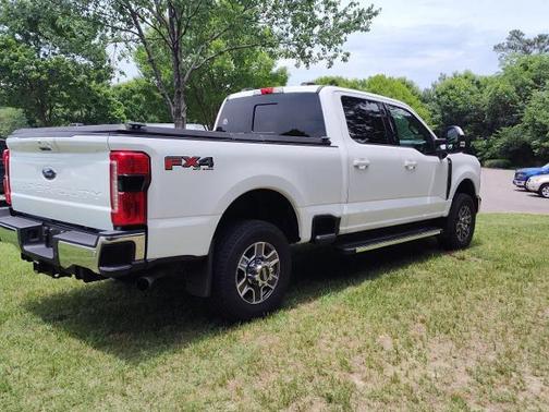OXFORD WHITE 2023 Ford F-250 LARIAT