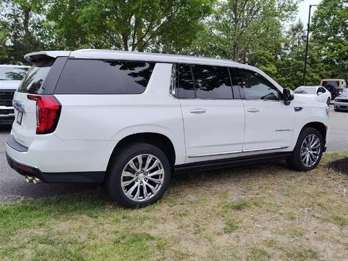 White Frost Tri-Coat 2022 GMC Yukon XL DENALI