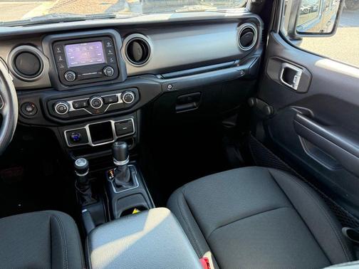 2020 Jeep Gladiator Sport