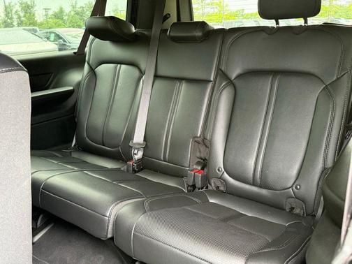 2024 Jeep Wagoneer L Base