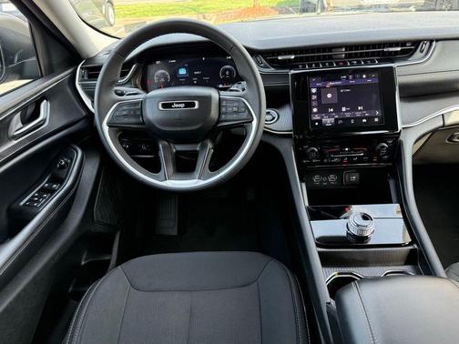 2024 Jeep Grand Cherokee Laredo