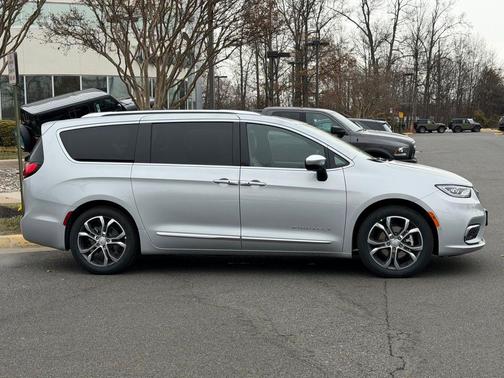 2026 Chrysler Pacifica Pinnacle