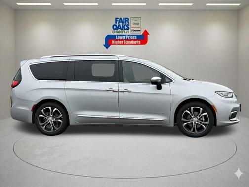 Silver Mist Clearcoat 2026 Chrysler Pacifica Pinnacle