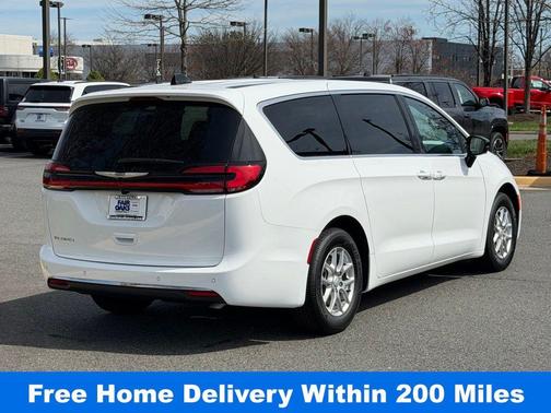Bright White Clearcoat 2026 Chrysler Pacifica Select