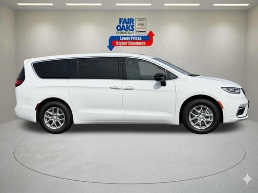 Bright White Clearcoat 2026 Chrysler Pacifica Select