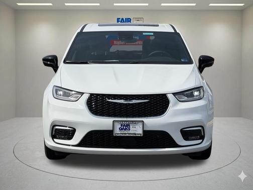 Bright White Clearcoat 2026 Chrysler Pacifica Select