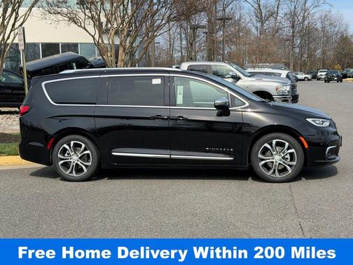 Diamond Black 2026 Chrysler Pacifica Pinnacle