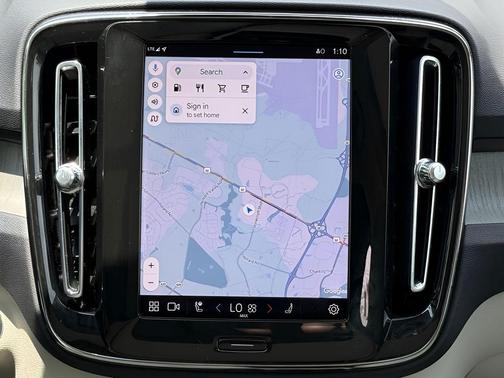 2024 Volvo XC40 B5 Plus Dark Theme