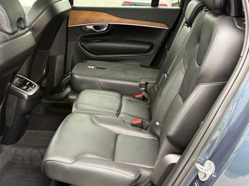 2023 Volvo XC90 B5 Plus