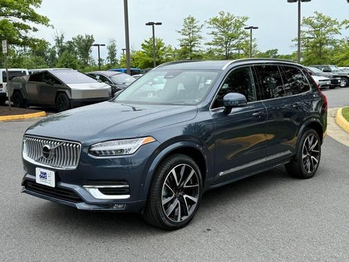 2023 Volvo XC90 B5 Plus