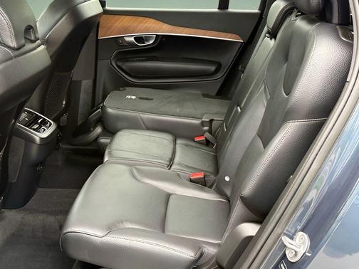 2023 Volvo XC90 B5 Plus