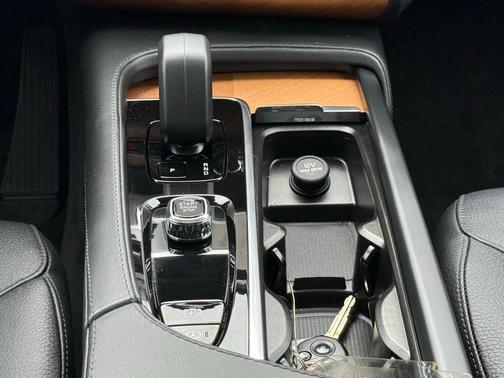 2023 Volvo XC90 B5 Plus